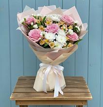 Букет цветов из:  Гвоздики, Орхидеи и Розы в Туринская Слобода