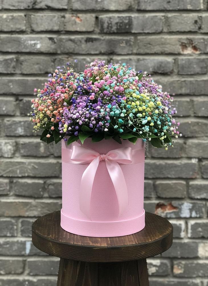 Цветочная композиция из Гипсофила и Розы в шляпной коробке в Туринская Слобода