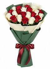 Букет Микс из красных и белых роз в Туринская Слобода