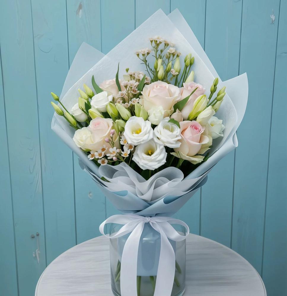 Букет цветов из: Розы и Лизиантусы в Туринская Слобода