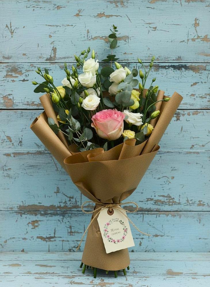 Букет цветов из: Розы и Лизиантусы в Туринская Слобода