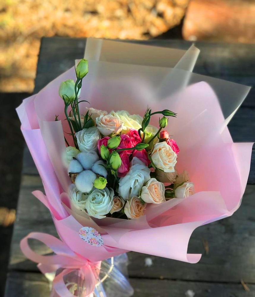 Букет цветов из: Розы и Лизиантусы в Туринская Слобода