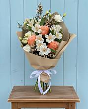 Букет цветов из:  Альстромерии, Лизиантусы, Розы и Хризантемы в Туринская Слобода