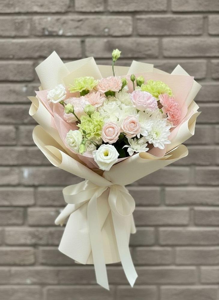 Букет цветов из: Гвоздики, Розы, Лизиантусы и Хризантемы в Туринская Слобода