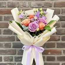 Букет цветов из:  Лизиантусы и Розы в Туринская Слобода