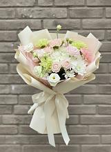Букет цветов из:  Гвоздики, Розы, Лизиантусы и Хризантемы в Туринская Слобода