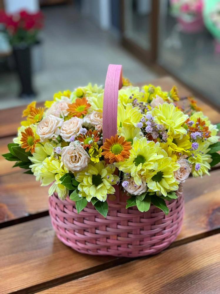 Цветочная композиция из Хризантемы и Розы в корзине в Туринская Слобода