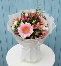 Букет цветов из:  Герберы, Альстромерии и Лизиантусы в Туринская Слобода