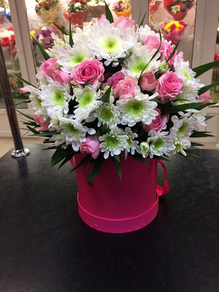 Цветочная композиция из Розы и Хризантемы в шляпной коробке в Туринская Слобода